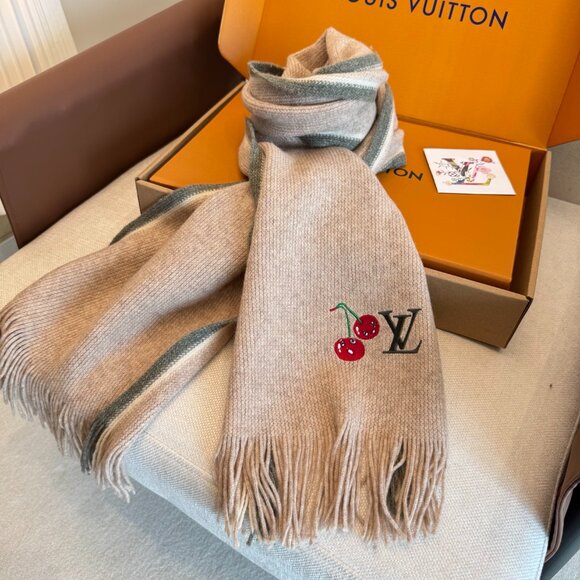 Louis Vuitton Women's Scarf - Picture 4 of 4